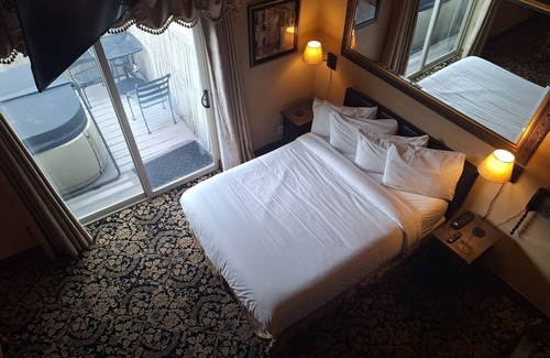 Doubleheader Bed & Breakfast | Arrowhead Manor B&B