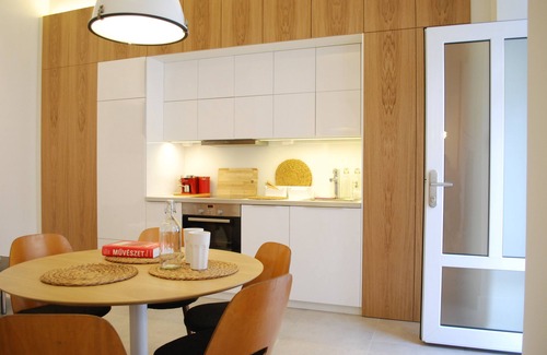Terezvaros Apartment | Art Aldebaran: a magical feeling in the City Center with A/C!