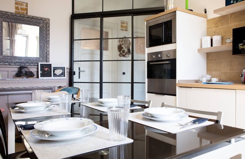 Tuscolano Apartment | Art Apartment