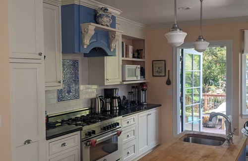 Trestle Glen House | Art Deco Dream Cottage in the Heart of Oakland