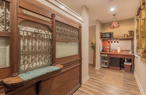 Comfort House | Art Deco Escape: The Bank Vault Casita