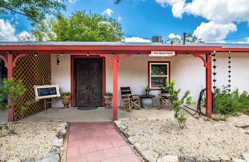 Comfort House | Art Deco Escape: The Bank Vault Casita