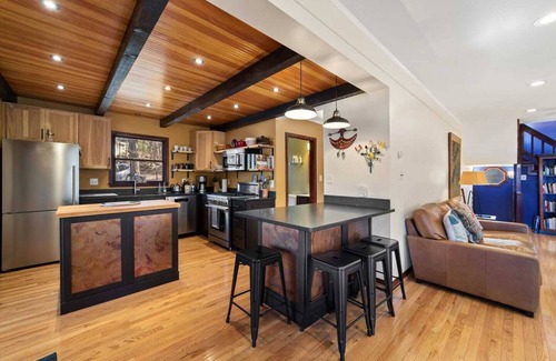 Kabletown Cottage | Art Docko - Lakefront Artist Retreat w/Hot Tub!