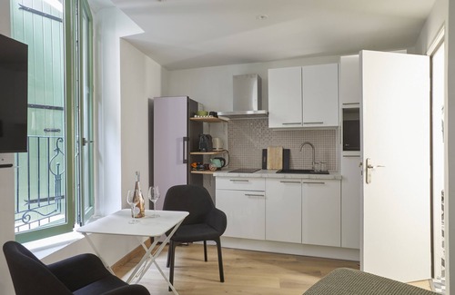 Beziers City Centre Apartment | Art Lovers Apart First Floor