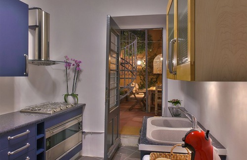 Plaka House | Art Pantheon House in Plaka Acropolis area