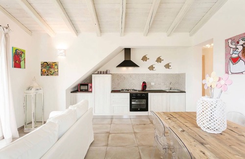 Tiriddo Villa | Art Villa, heated pool, big garden, Wi-Fi