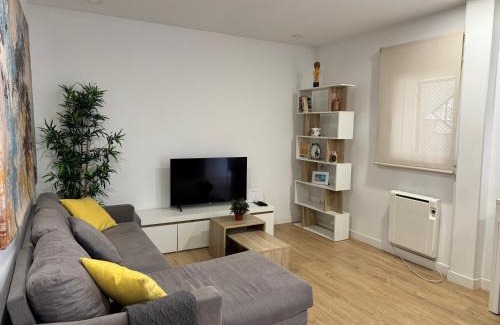 Almenara Apartment | Artbel Rentals en Plaza Castilla -Vizcaínos