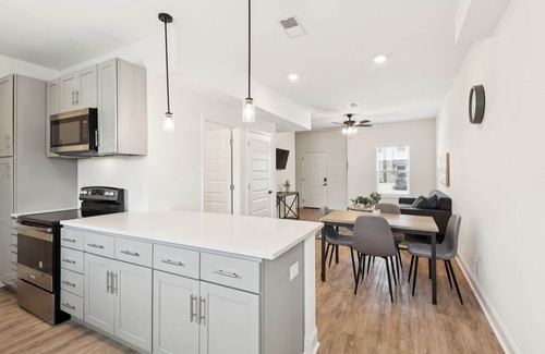 Clarksville Apartment | Arte Luxury townhomes E2 I Comfy 2 Bed 2.5 Bath
