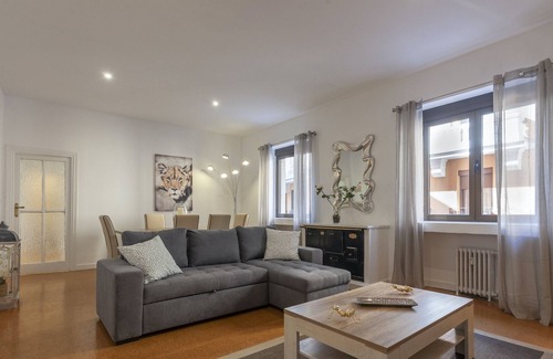 Embajadores Apartment | Artes Exclusive II apartment in Madrid