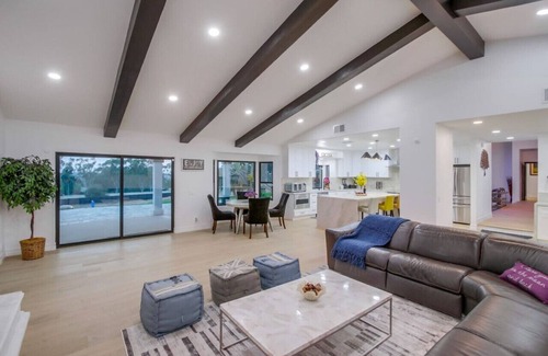 San Diego House | Artesian Estates -5BR Retreat- Games & Views