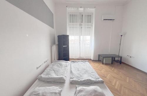 Csarnok negyed House | Artist Guest House