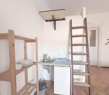 Csarnok negyed House | Artist Guest House