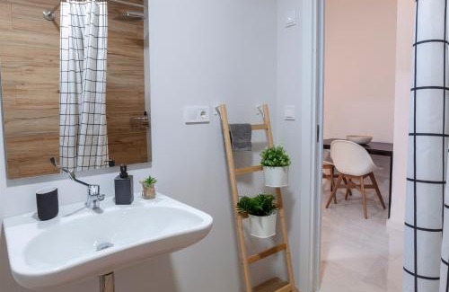 Mestalla Apartment | Artistic Digital Retreat-Great Location Near Metro