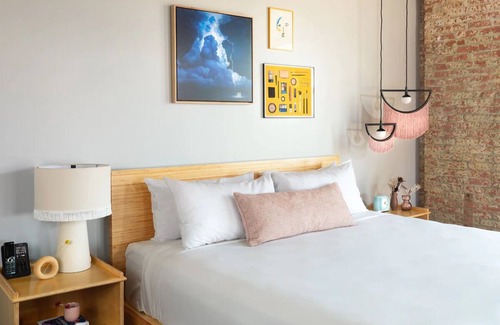 Downtown Dallas Hotel | Artistic Oasis in Dallas w/City Skyline Views! Artistic Atmosphere