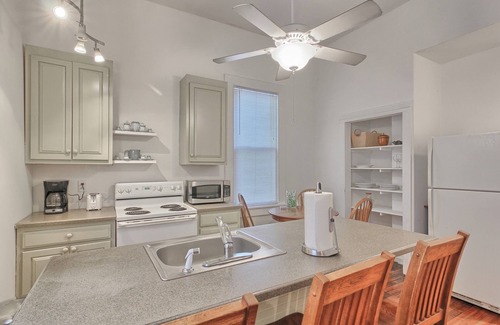 Wilmington Apartment | Arts and Antiques flat - sleeps 4!