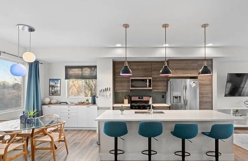 Lakewood House | Artsy 3-Bedroom/3.5 Bath Townhouse in Lakewood, CO - Downtown Denver & Red Rocks