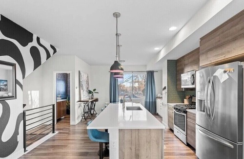Lakewood House | Artsy 3-Bedroom/3.5 Bath Townhouse in Lakewood, CO - Downtown Denver & Red Rocks
