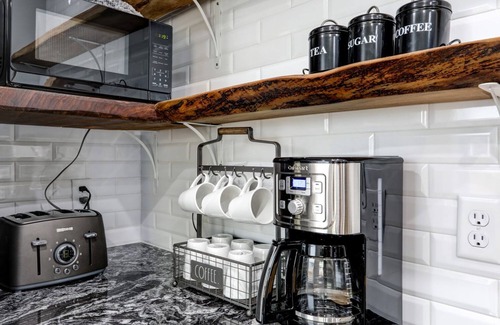 Lancaster House | Artsy City 3 Bedroom