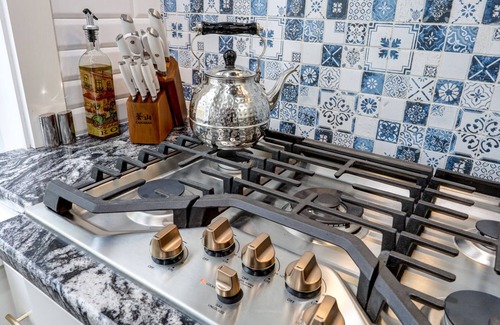 Lancaster House | Artsy City 3 Bedroom