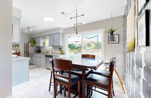 Franklin - Randolph House | Artsy retreat with a large yard, playground, covered patio