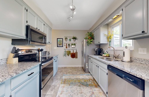 Franklin - Randolph House | Artsy retreat with a large yard, playground, covered patio
