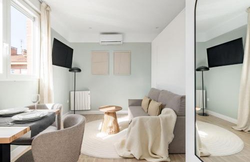 Ciudad Lineal Apartment | Arturo Soria Stays by Charming