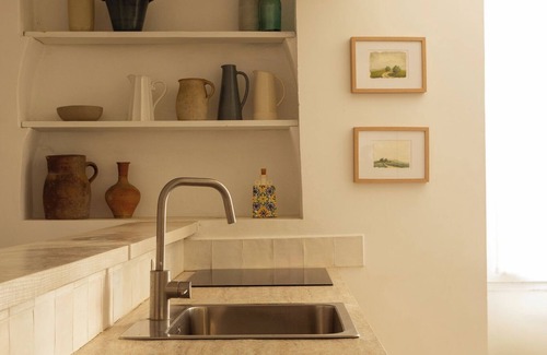 Lourmarin House | Arty stay with terrace in Lourmarin in the heart of the historic center.