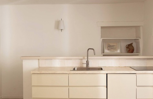 Lourmarin House | Arty stay with terrace in Lourmarin in the heart of the historic center.