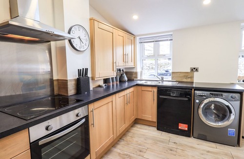 Kendal Cottage | ARYELLE HOUSE, pet friendly, with open fire in Kendal