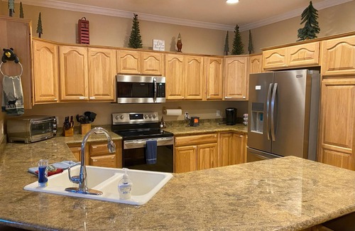 Sierra Pines Cabin | As featured on HGTV's Log Cabin Living!