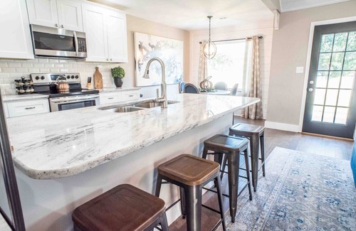 Madison House | As Seen on HGTV ~ @hgtvbnb ~ Unique & Comfy