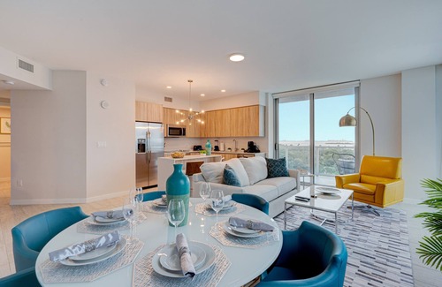 Northeast Miami Apartment | AS717 DESIGN DISTRICT, LUXURY BAYVIEW