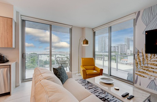 Northeast Miami Apartment | AS717 DESIGN DISTRICT, LUXURY BAYVIEW