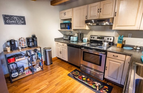 Mount Nebo Cabin | Ascension Cabin - huge yard, hot tub, above stream