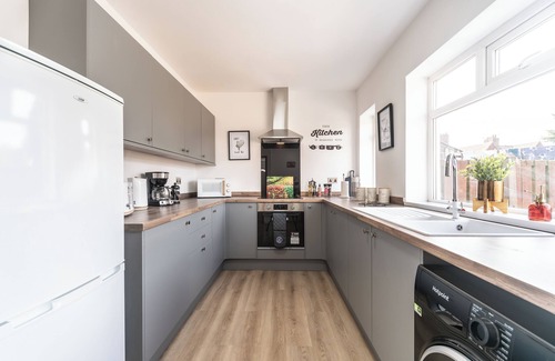 Hull House | Aseda 4BR Parking, Game Zone -pool Table, Garden