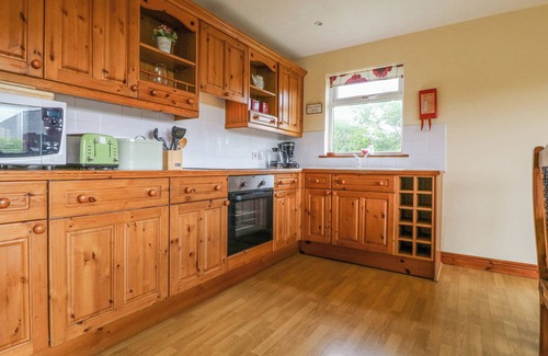 Winnard's Perch Cottage | ASH LODGE, pet friendly, country holiday cottage in St Columb Major
