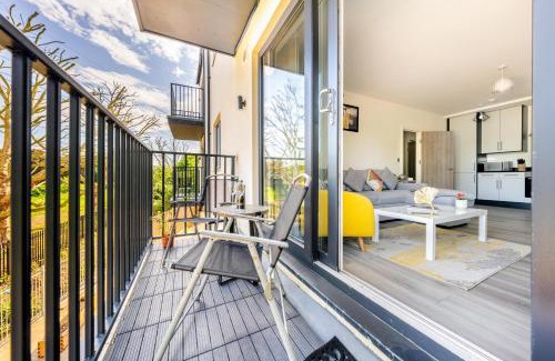 Staines Apartment | Ash View Place 3 -Heathrow - Thorpe Park - Free Parking