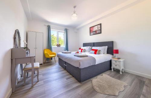 Staines Apartment | Ash View Place 3 -Heathrow - Thorpe Park - Free Parking
