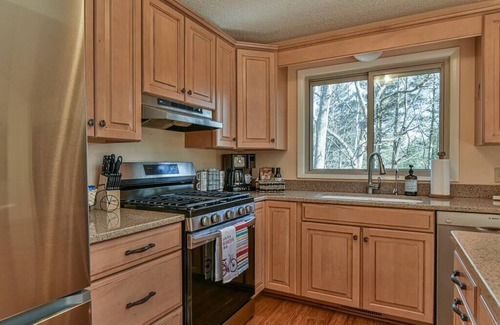 Asheville Cabin | Asheville Cabin Retreat: Hot Tub, Fireplace