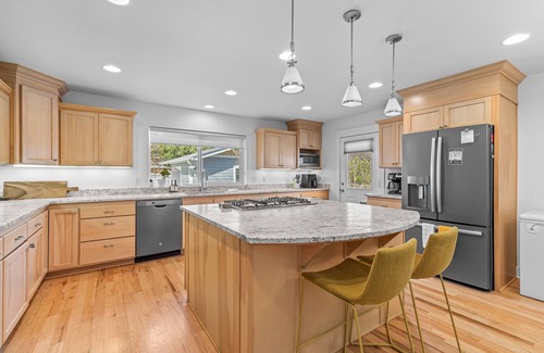 Ashland House | Ashland Luxury: 4 King suites, pool & hot tub