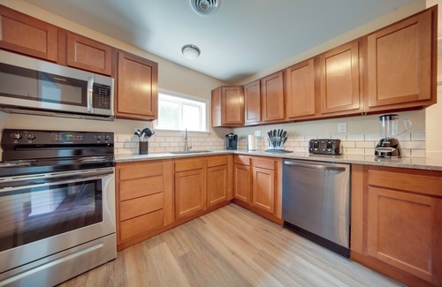 Ashtabula Apartment | Ashtabula Vacation Rental w/Covered Balcony