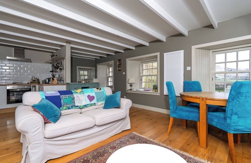 Kinross Cottage | Ashtrees Cottage a cosy country cottage with beautiful views