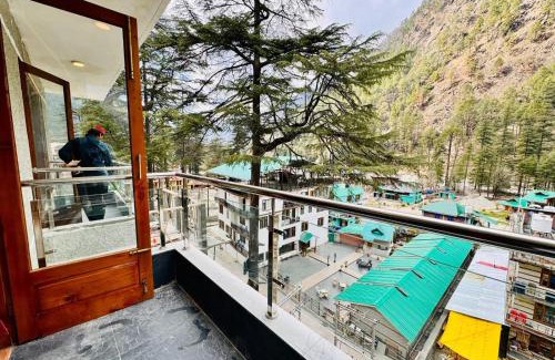 Kasol Hotel | Asia Holiday Kasol A centrally Heated Himalayas and River View Resort