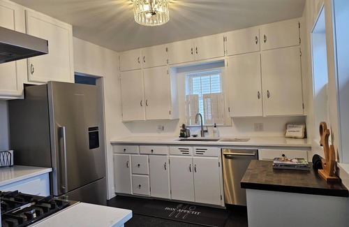 Lakeside House | Ask about winter specials for Healthcare travelers!