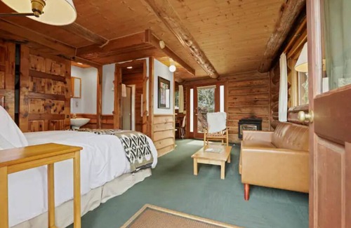 Stevenson Cabin | Aspen Cabin at Wilder and Pine Riverside Cabins