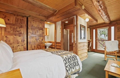 Stevenson Cabin | Aspen Cabin at Wilder and Pine Riverside Cabins