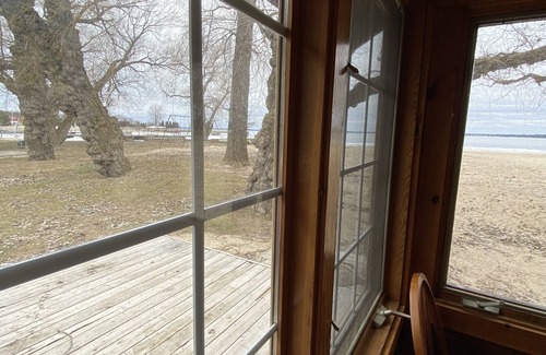 Tawas City Cottage | (Aspen Cabin) Charming 3 Bedroom Cottage on the Lake - Waterfront - Pets OK