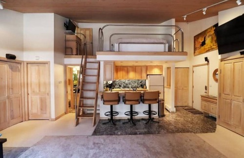 Aspen Condo | Aspen Downtown with Patio, Fireplace, Parking, W/D