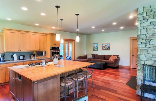 Mazama Cabin | Aspen Grove Cabin - 4-Bedroom Home in Mazama