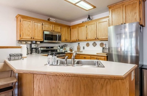 June Lake Condo | Aspen Meadows #2 Sun-Filled, 3 bedroom condo